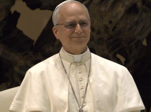 Pope Leo XIV wearing all whitye during an audience with the media