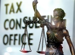A statue of a blindfolded woman stands infront of the Tax Consulting Office.