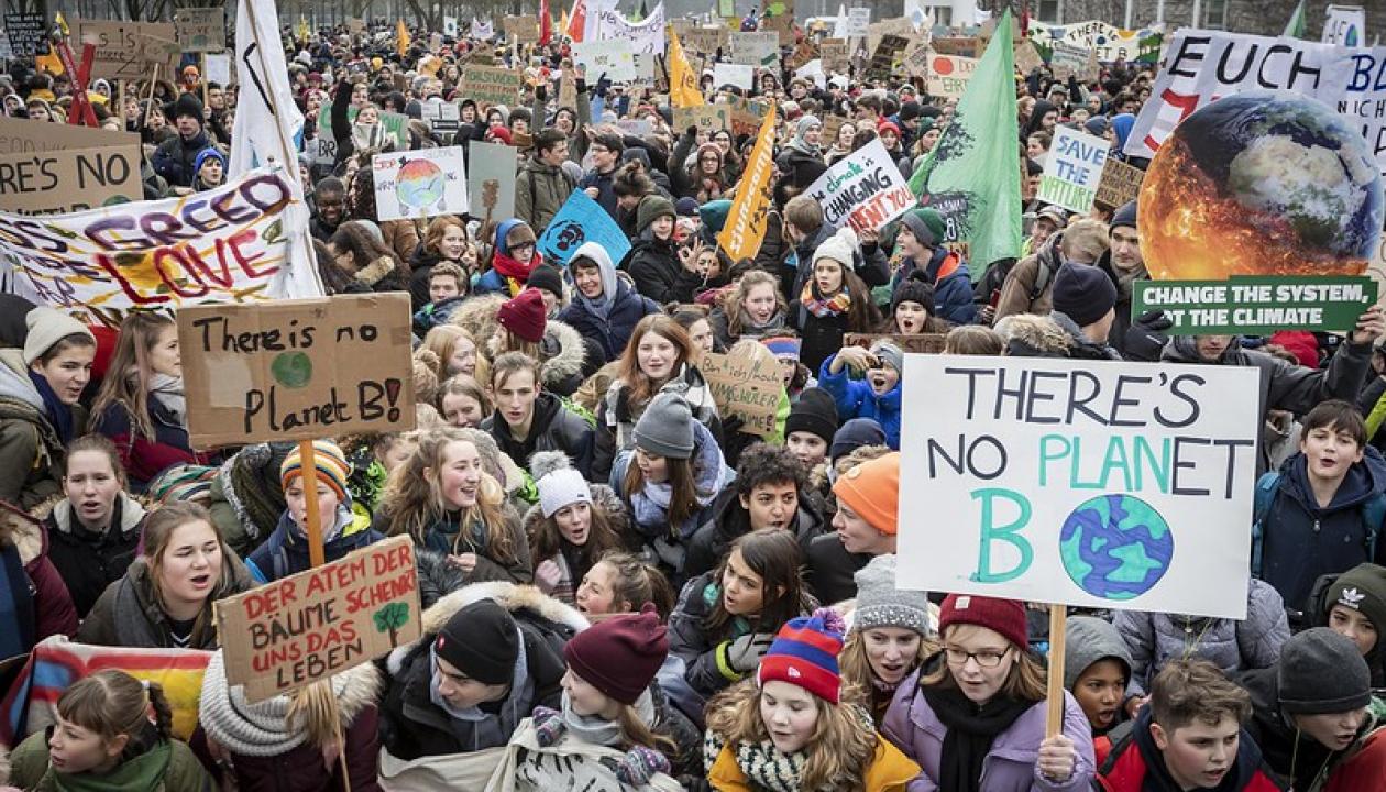 https://www.flickr.com/photos/161768312@N07/46871949391 Fridays for Future