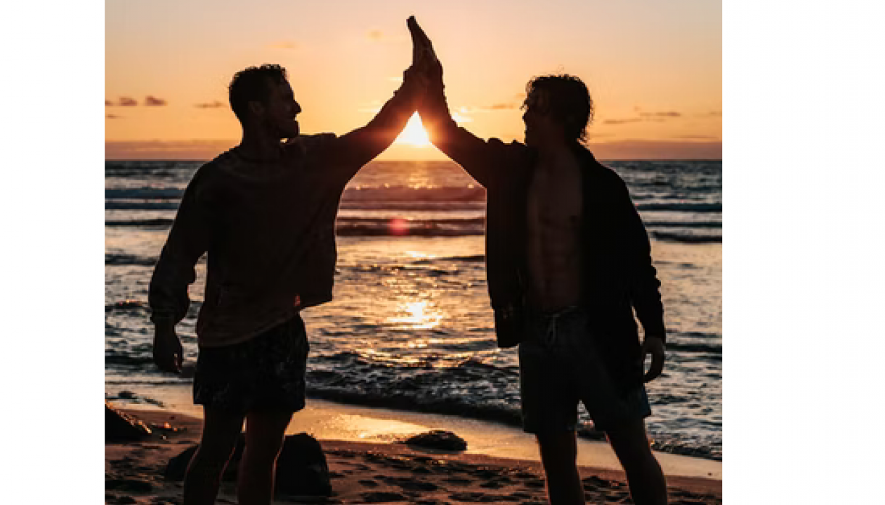 https://unsplash.com/photos/2Ioe2O18_-4 Men together