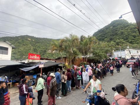 A line of Guatemalan peopl has formed outside the market as trading hours have narrow to just 2 hours a day, prodemocracy protesters have blocked the roads and prevented fresh fruit and vegetables arriving to the town.