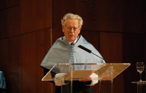 Image of Hans K&uuml;ng delivering a sermon.