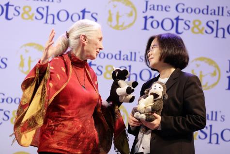Jane Goodall and Tsai Ing-wen at a Roots & Shoots event. 