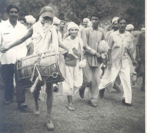 Vinoba Bhave in a Bhoodan procession with his disciples
