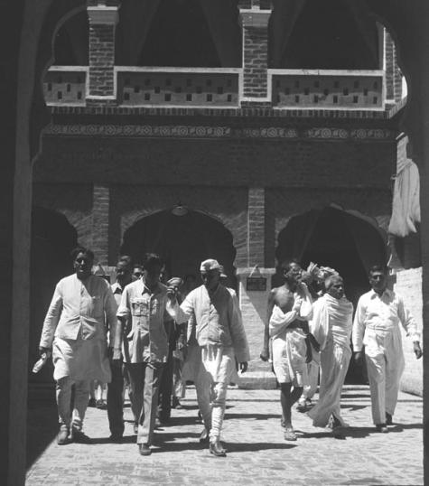 Prime Minister Jawaharlal Nehru, Acharya Vinoba Bhave and others at the Kurukshetra Refugees Camp in 1948